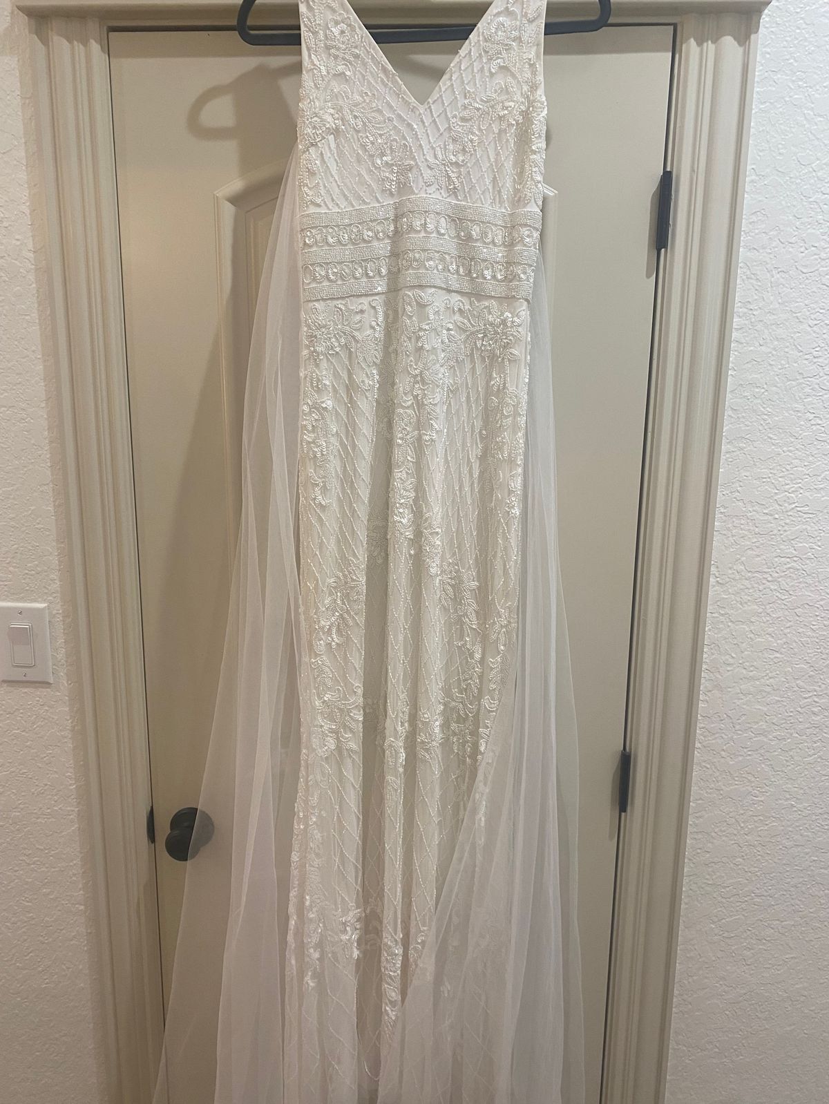 Size 2 Prom Plunge White Mermaid Dress on Queenly