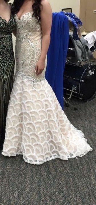 Mac Duggal Size 8 Wedding Plunge Lace Nude Mermaid Dress on Queenly