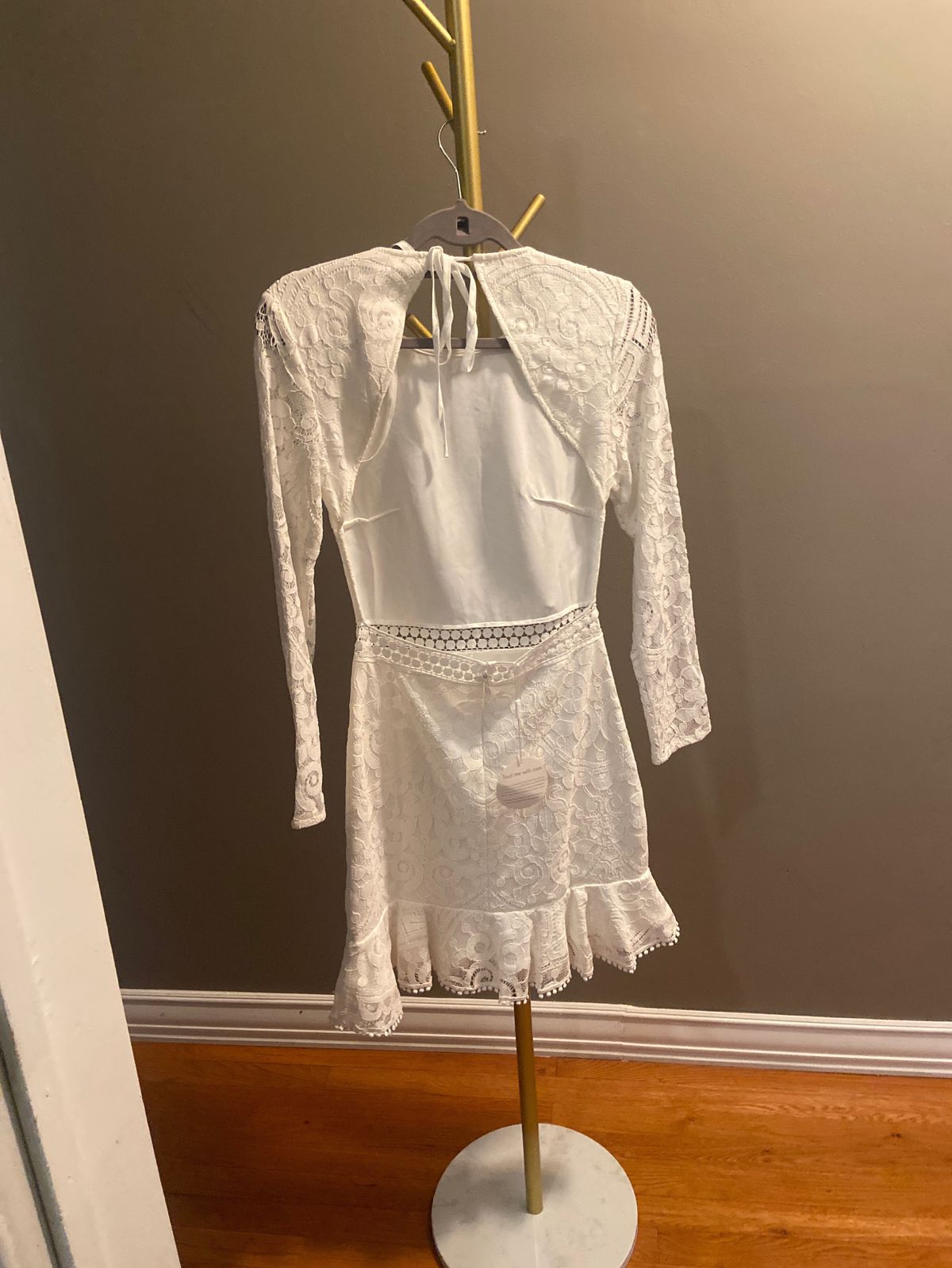 Size 4 Nightclub Long Sleeve White Cocktail Dress on Queenly