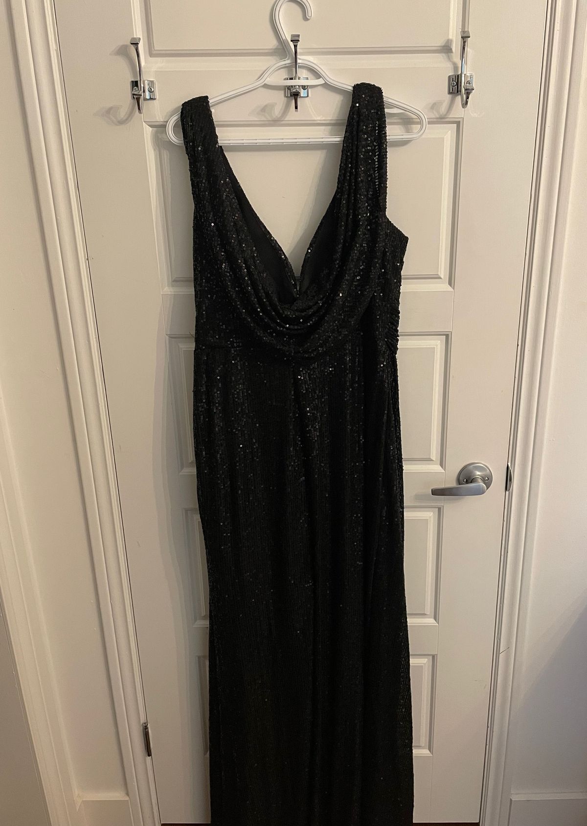 Dylan and David Los Angeles Plus Size 16 Prom Plunge Black A-line Dress on Queenly