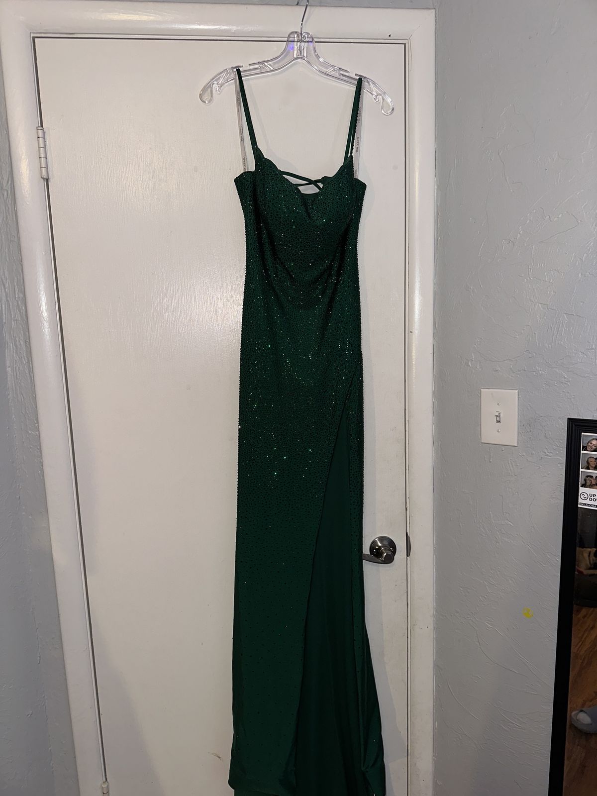 Sherri Hill Size 6 Plunge Emerald Green A-line Dress on Queenly