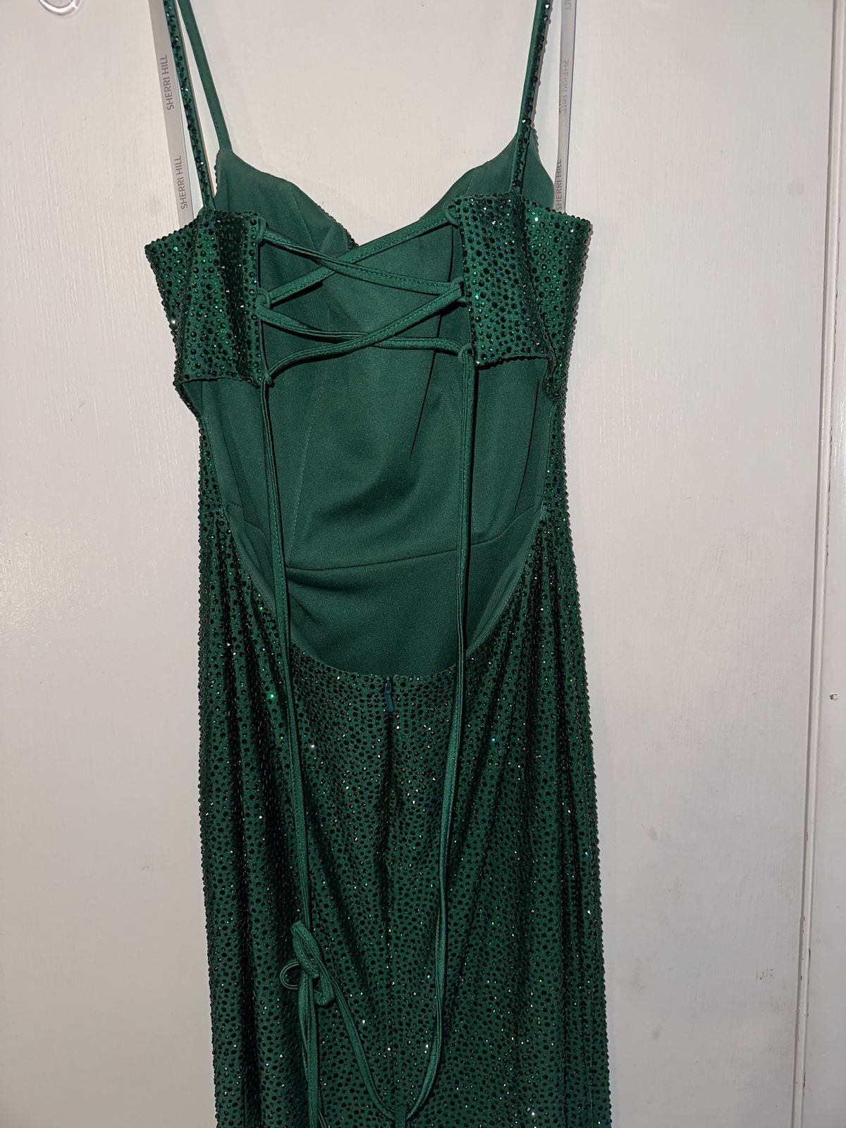Sherri Hill Size 6 Plunge Emerald Green A-line Dress on Queenly