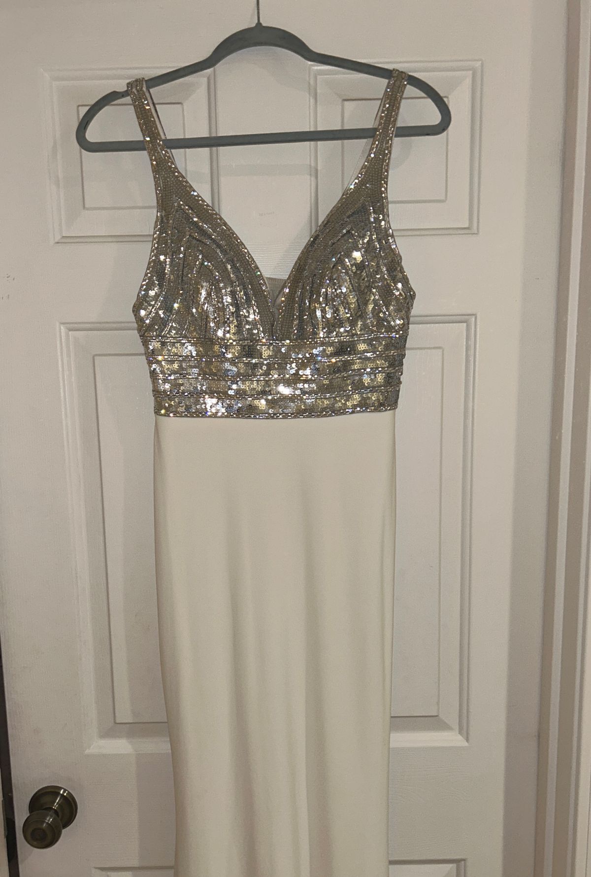 Jovani Size 2 Pageant Plunge White Dress With Train on Queenly