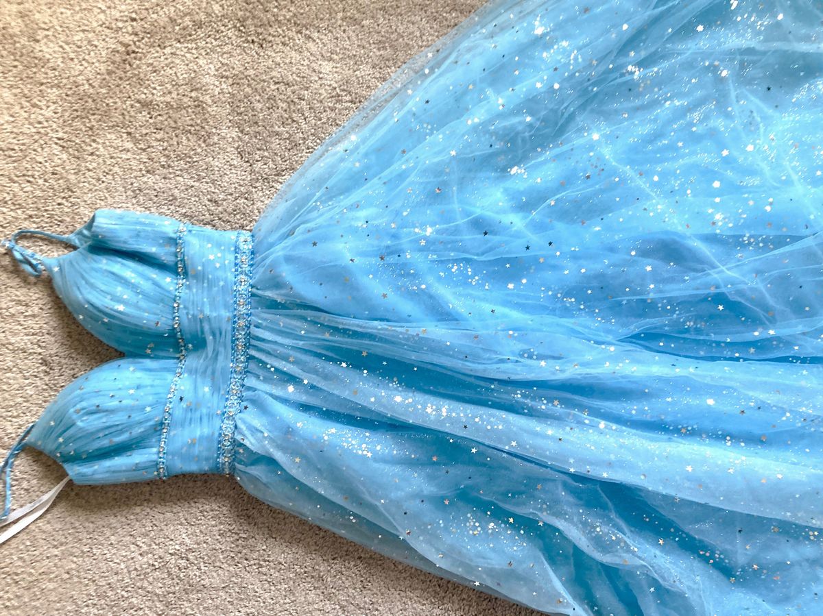Size 0 Prom Plunge Light Blue Ball Gown on Queenly