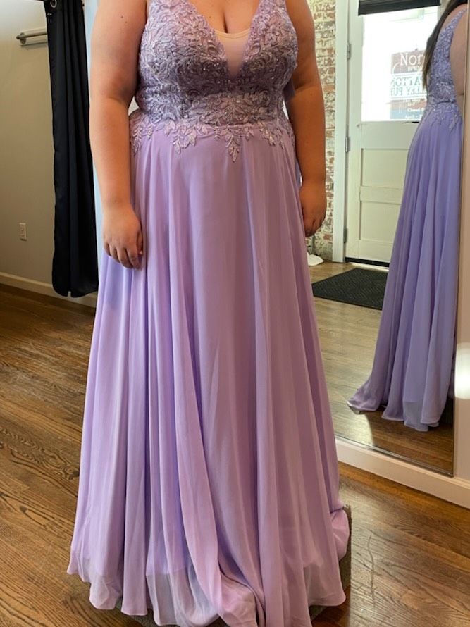 Plus Size 20 Prom Plunge Lace Light Purple A-line Dress on Queenly