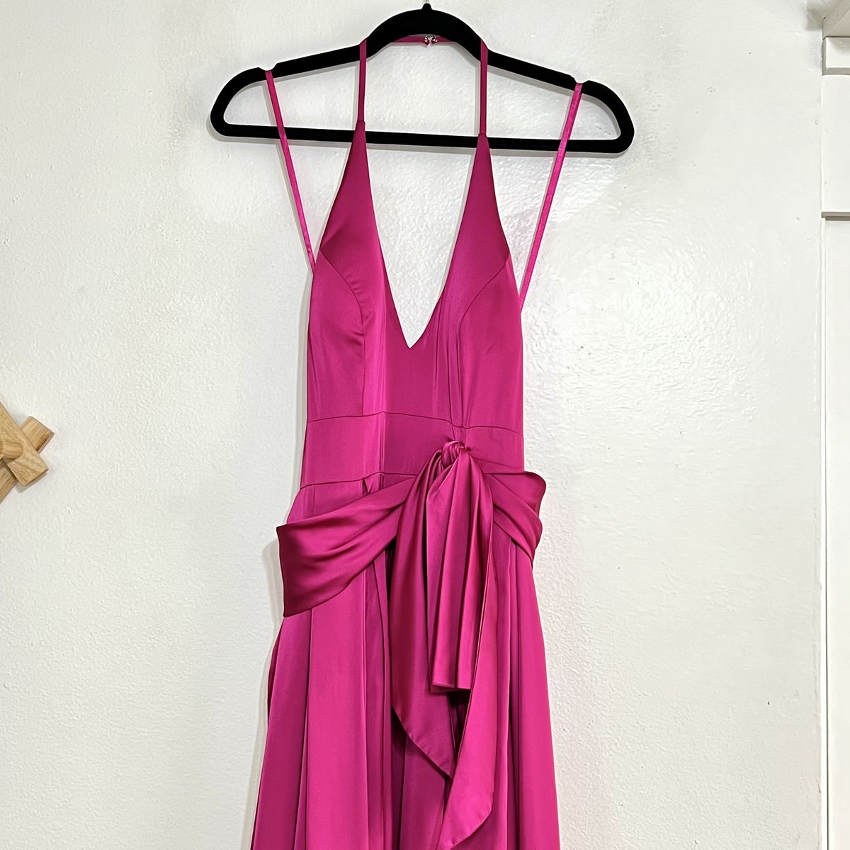 Mac Duggal Size 2 Plunge Pink Side Slit Dress on Queenly