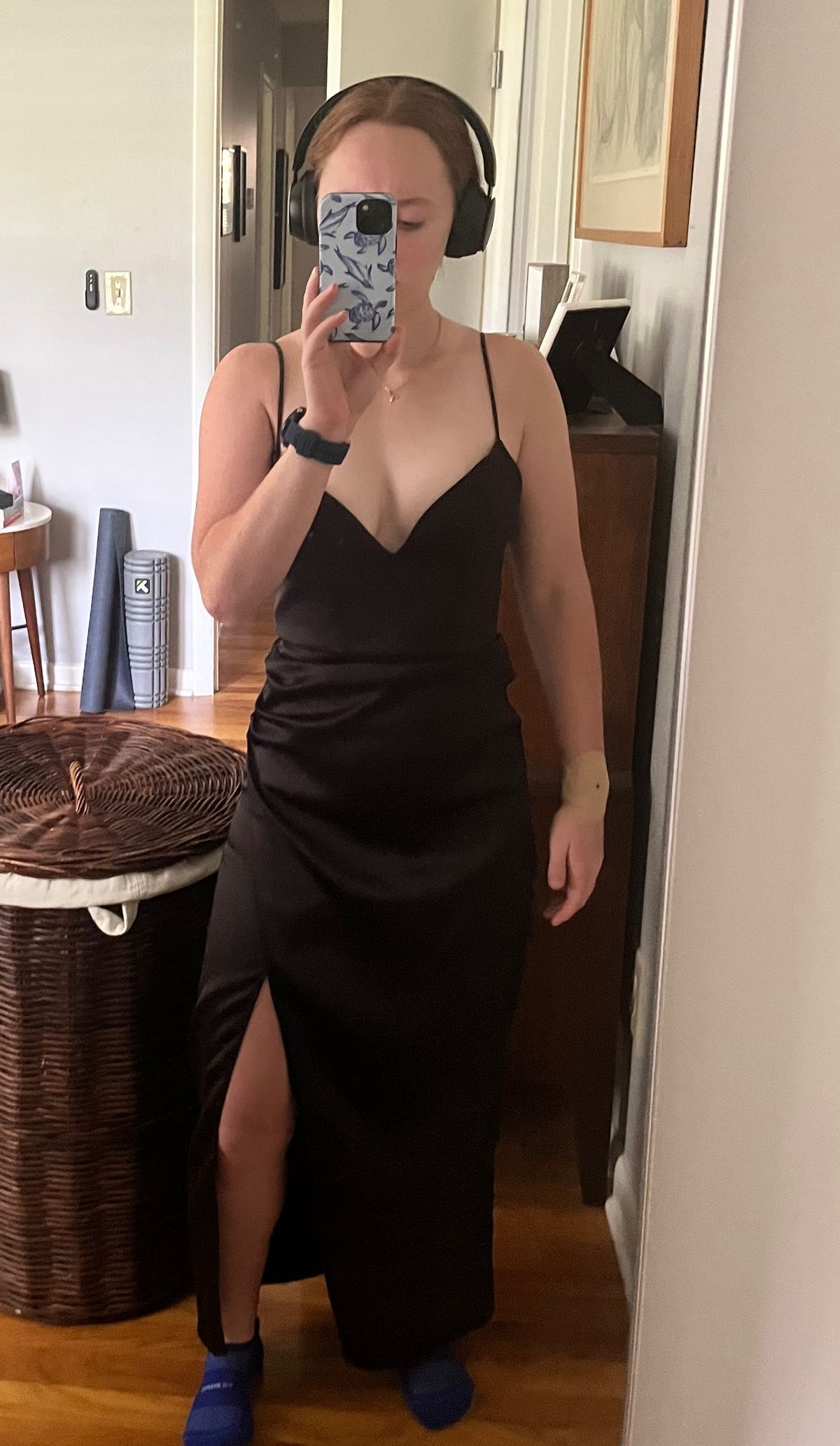 Zara Size XS Prom Plunge Black Side Slit Dress on Queenly