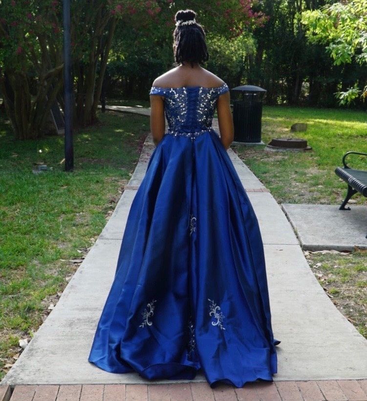 Size 2 Prom Off The Shoulder Blue Ball Gown on Queenly