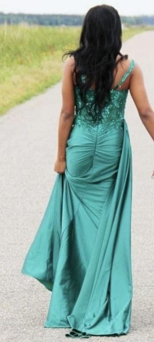 Ladivine Size 4 Prom Plunge Green Floor Length Maxi on Queenly