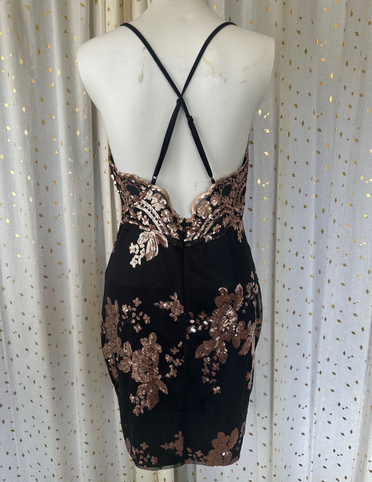 Size M Plunge Floral Rose Gold Cocktail Dress on Queenly