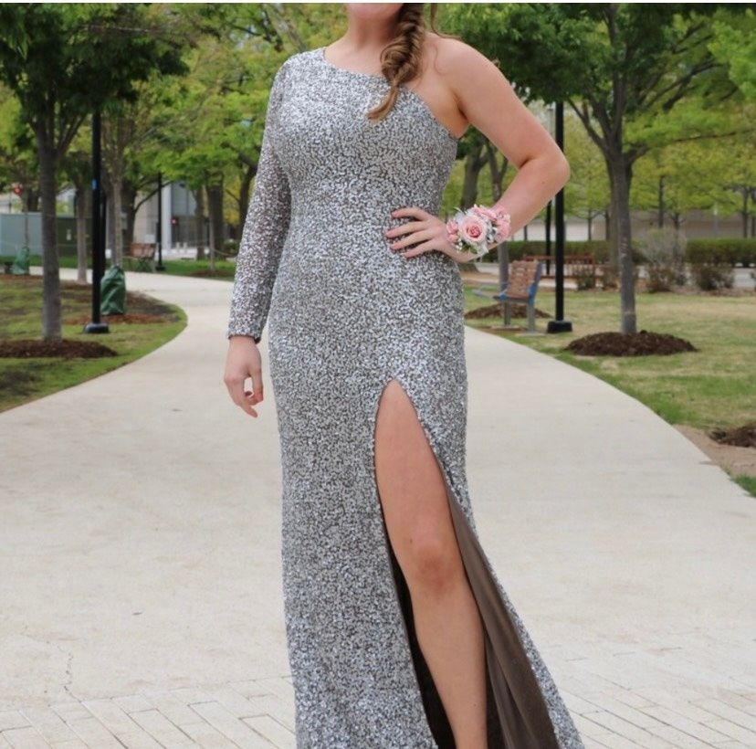 Style 1977 Ashley Lauren Size 10 Prom Long Sleeve Silver Side Slit Dress on Queenly