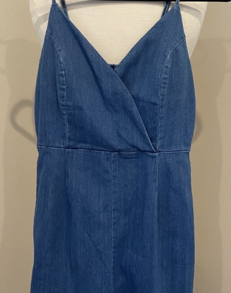 Size M Wedding Guest Plunge Blue Formal Jumpsuit on Queenly