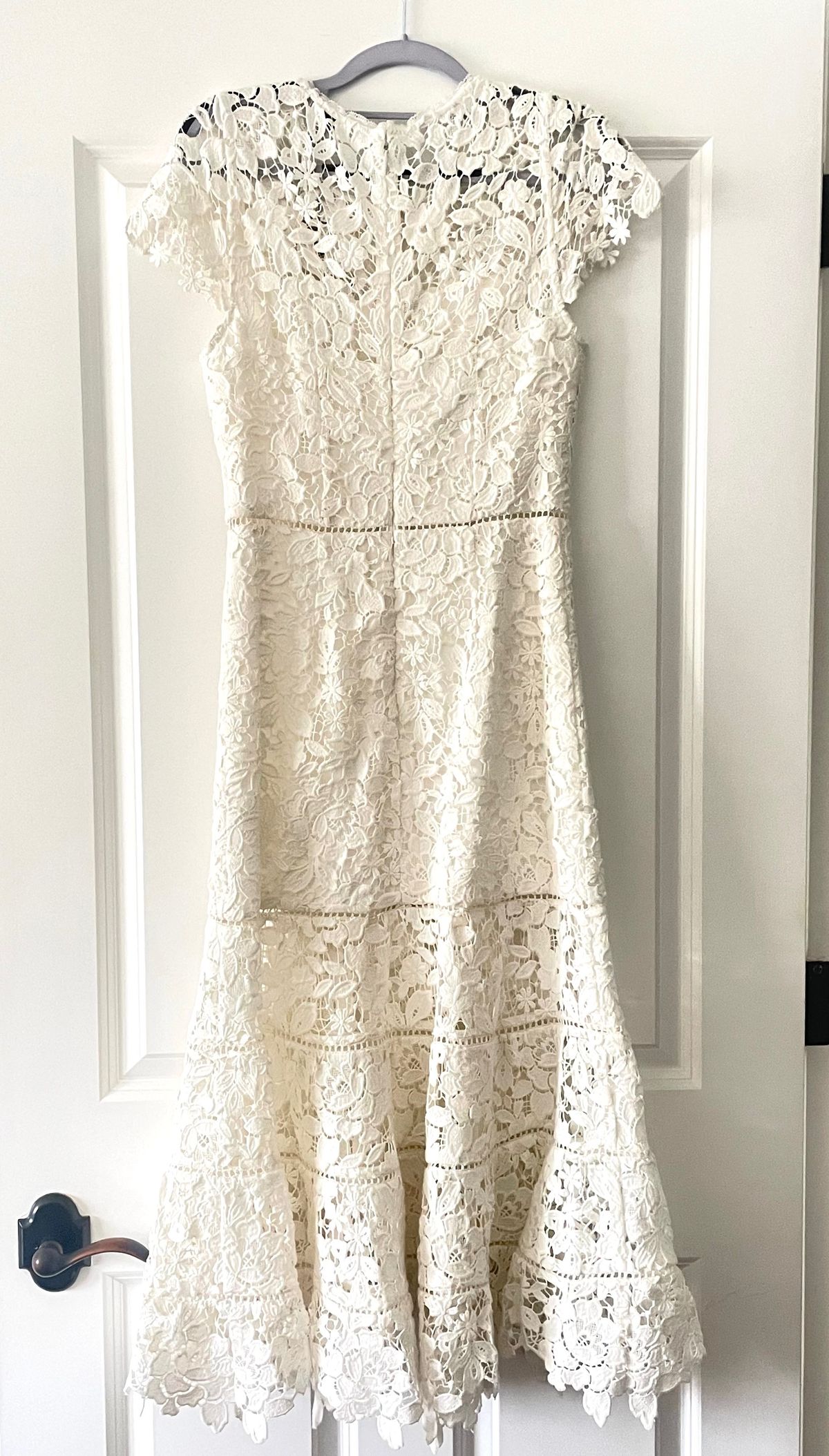 Size 4 Prom Cap Sleeve Lace White Cocktail Dress on Queenly