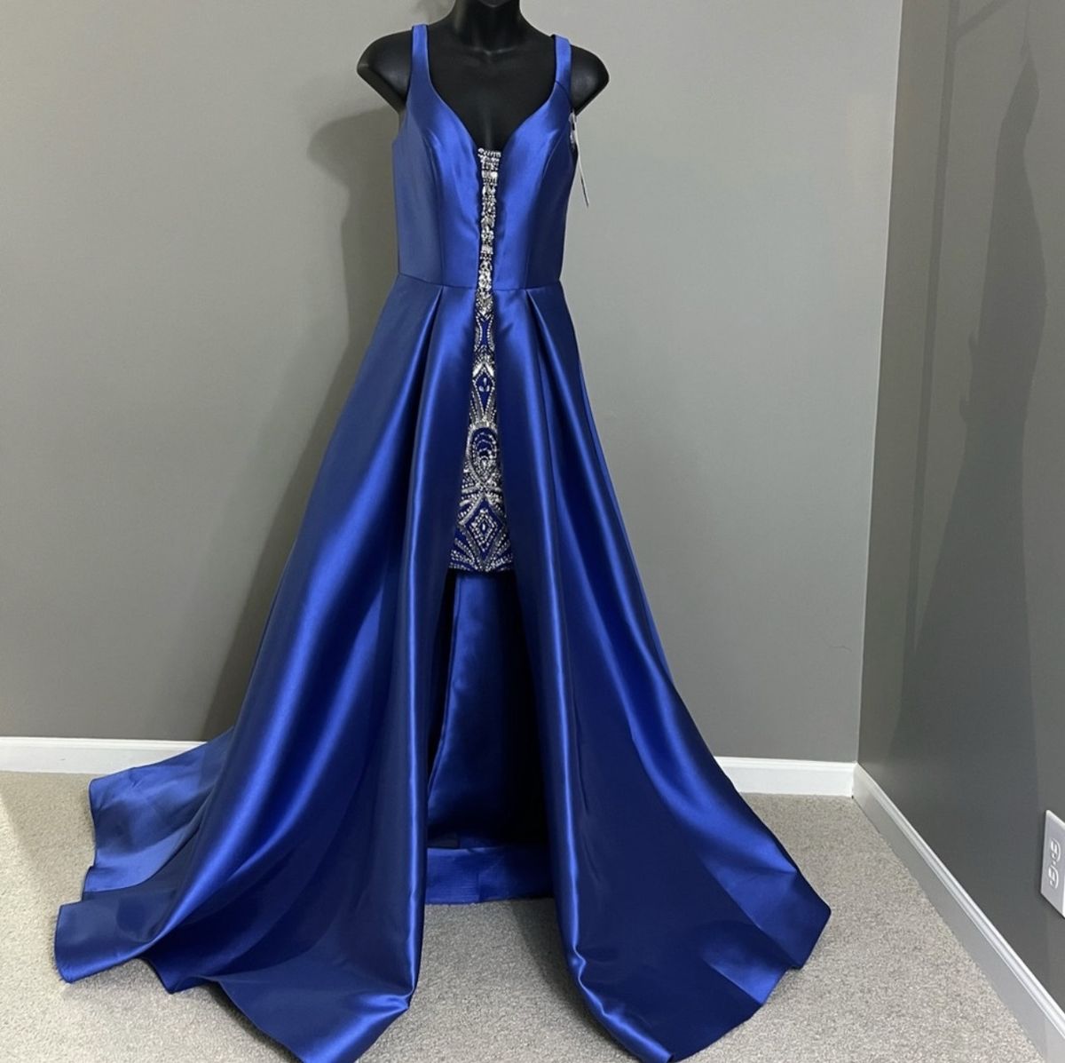 Stephen’s Size 8 Prom Plunge Royal Blue Dress With Train on Queenly