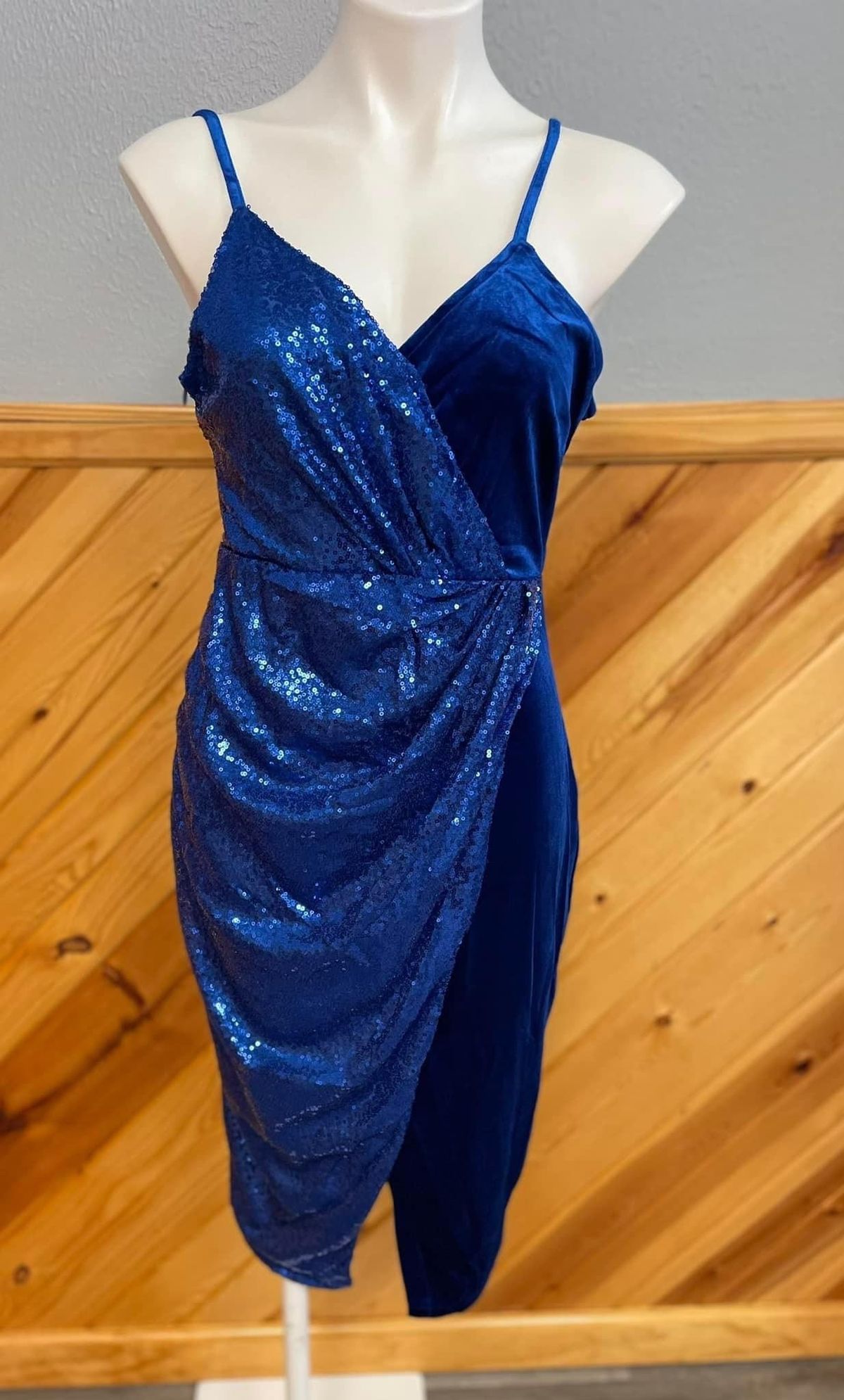 Size 2X Homecoming Plunge Velvet Blue Cocktail Dress on Queenly