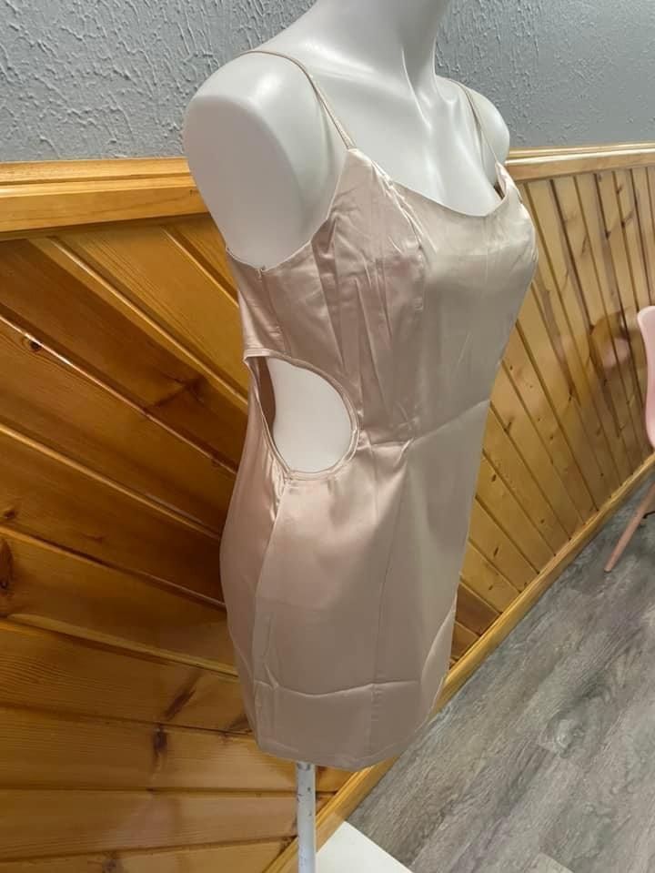 Size S Nude Cocktail Dress on Queenly
