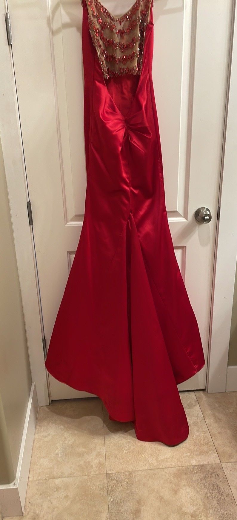 Size 00 Prom Plunge Sequined Red Dress With Train on Queenly