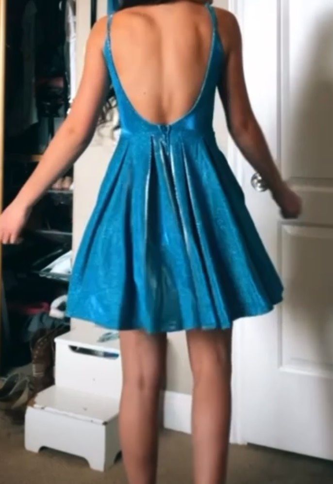 Size 0 Prom Plunge Blue Cocktail Dress on Queenly