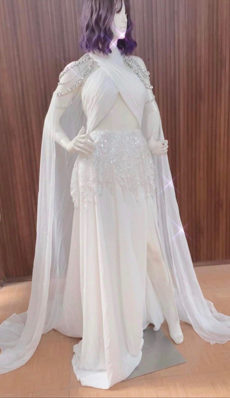 Kelly Lynn Size 8 Prom Halter White Side Slit Dress on Queenly