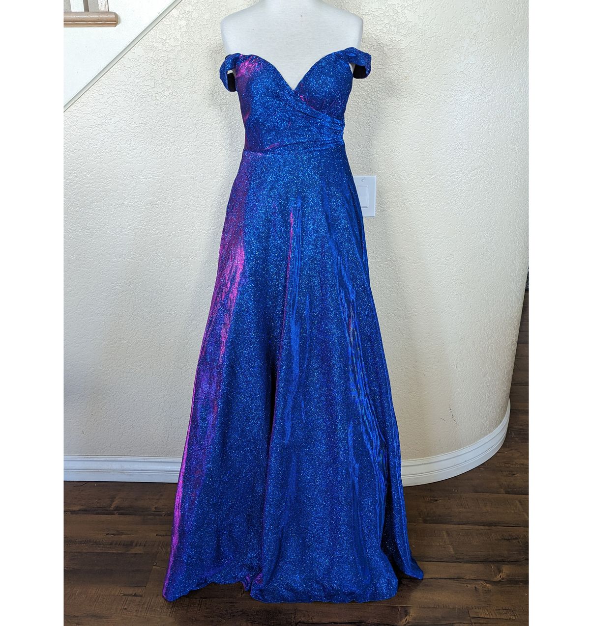 Style Electric Blue Off The Shoulder Sweetheart Metallic Formal Prom Ball Gown Dress Size 6 Prom Off The Shoulder Blue Ball Gown on Queenly