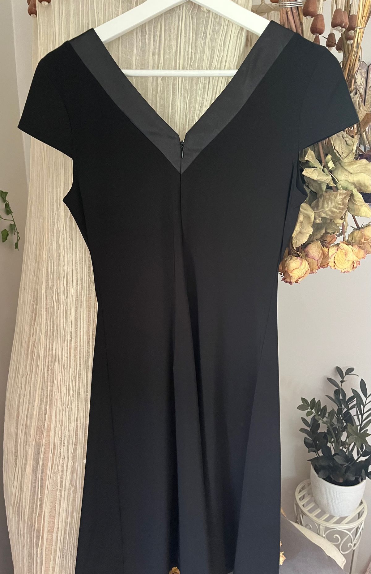 Style 70643 Jessica Howard Size 4 Homecoming Plunge Black Cocktail Dress on Queenly