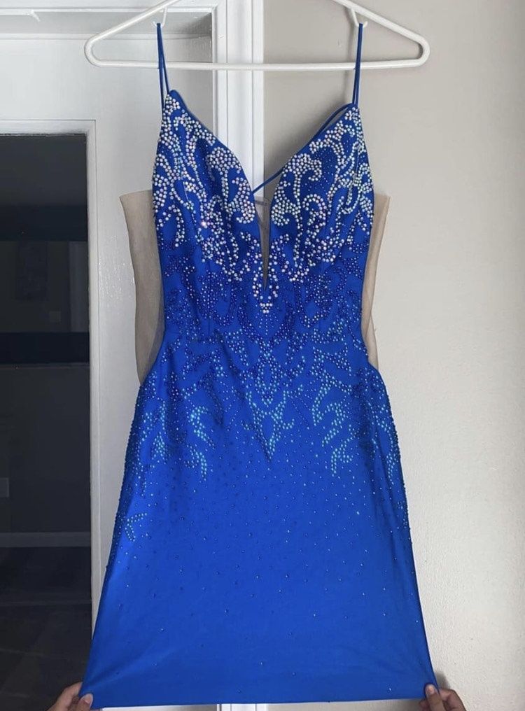 Size 2 Prom Plunge Sequined Blue Cocktail Dress on Queenly