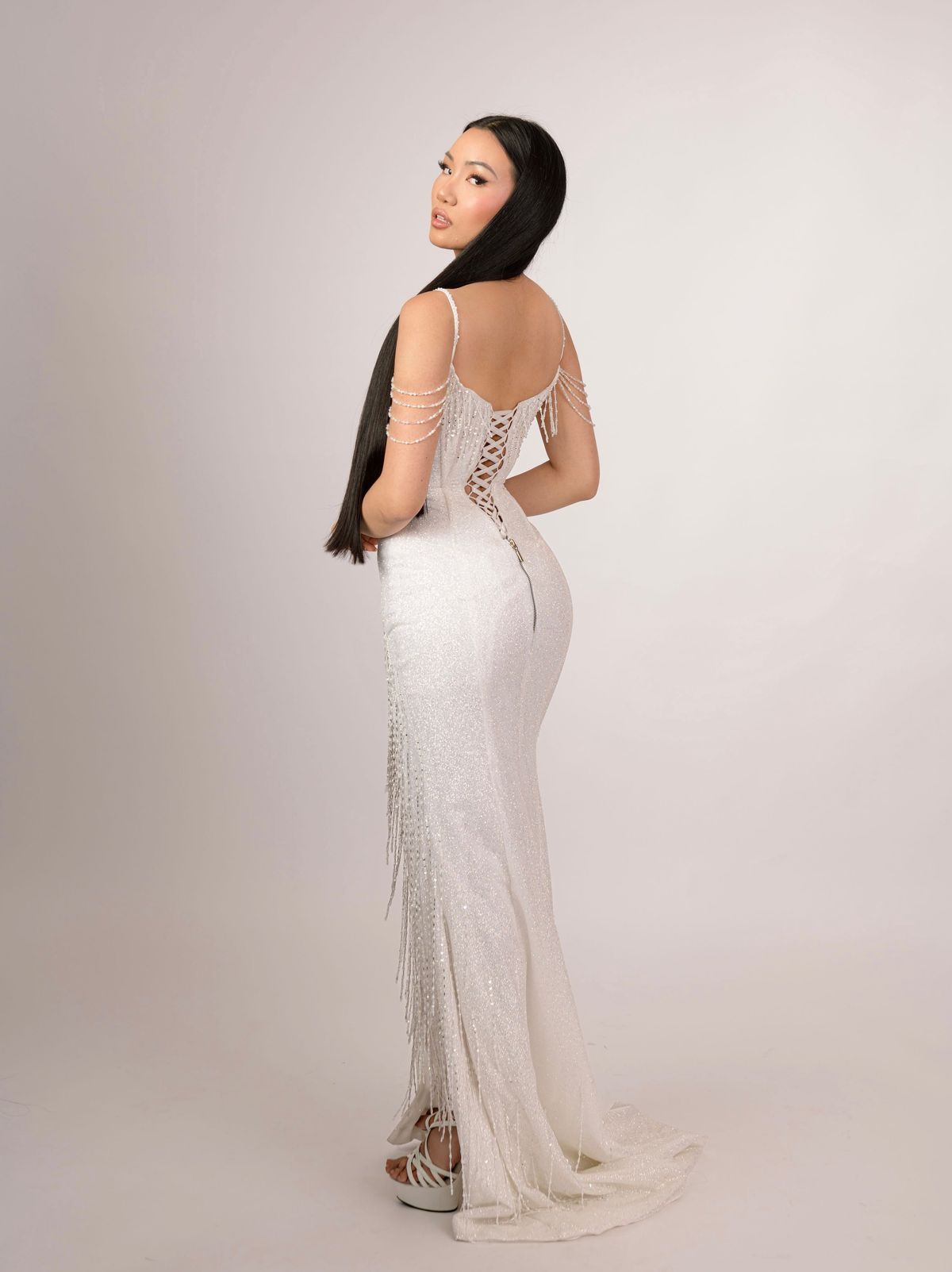 Minh Tuan Nguyen Size 0 Wedding Plunge White Mermaid Dress on Queenly