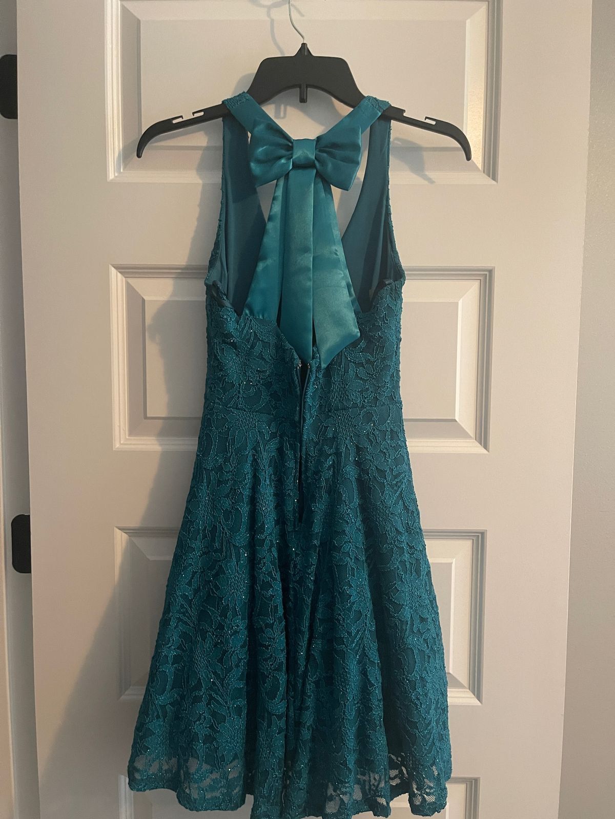 Size XS Homecoming Plunge Lace Green Cocktail Dress on Queenly