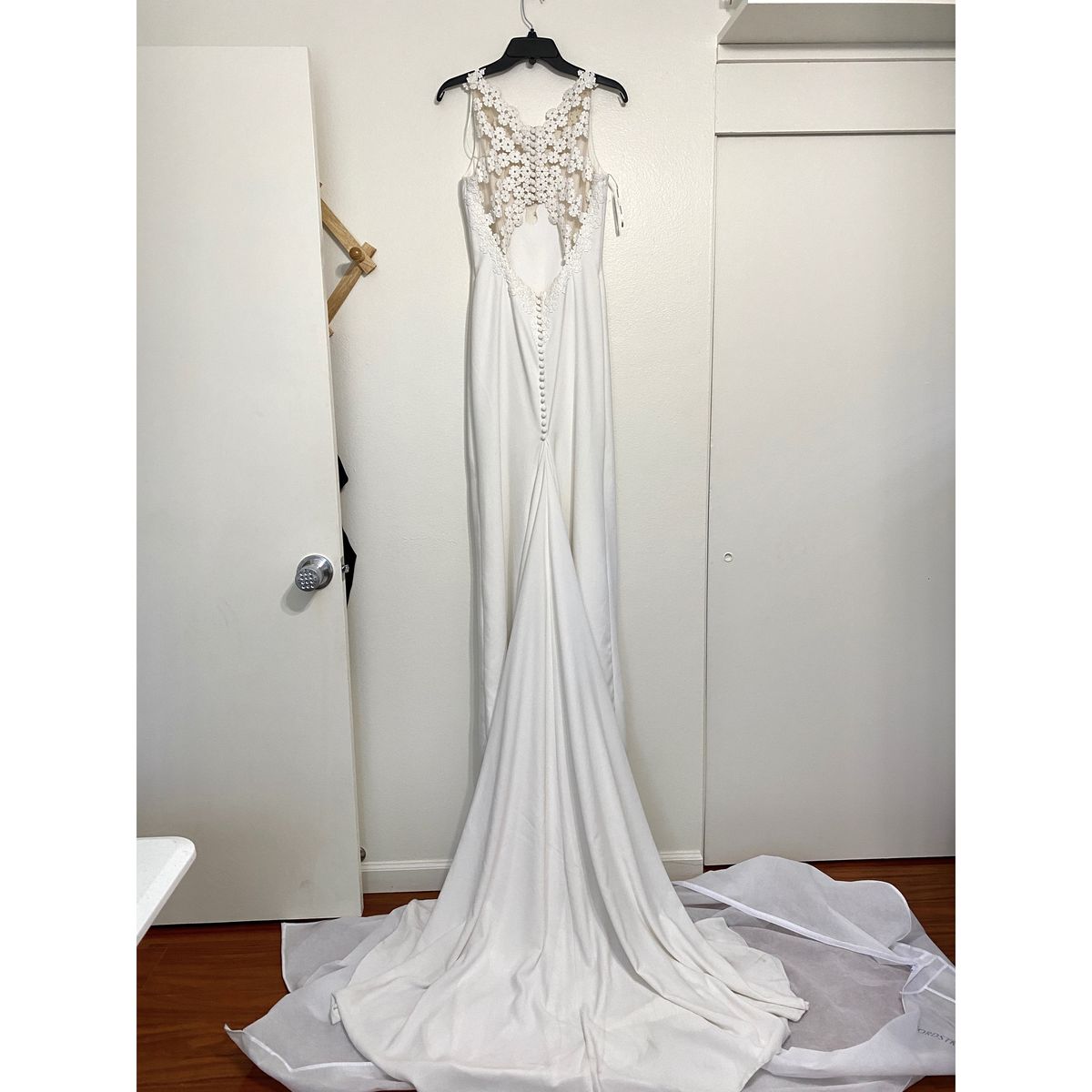 Pronovias Size 10 Wedding Sheer White Mermaid Dress on Queenly