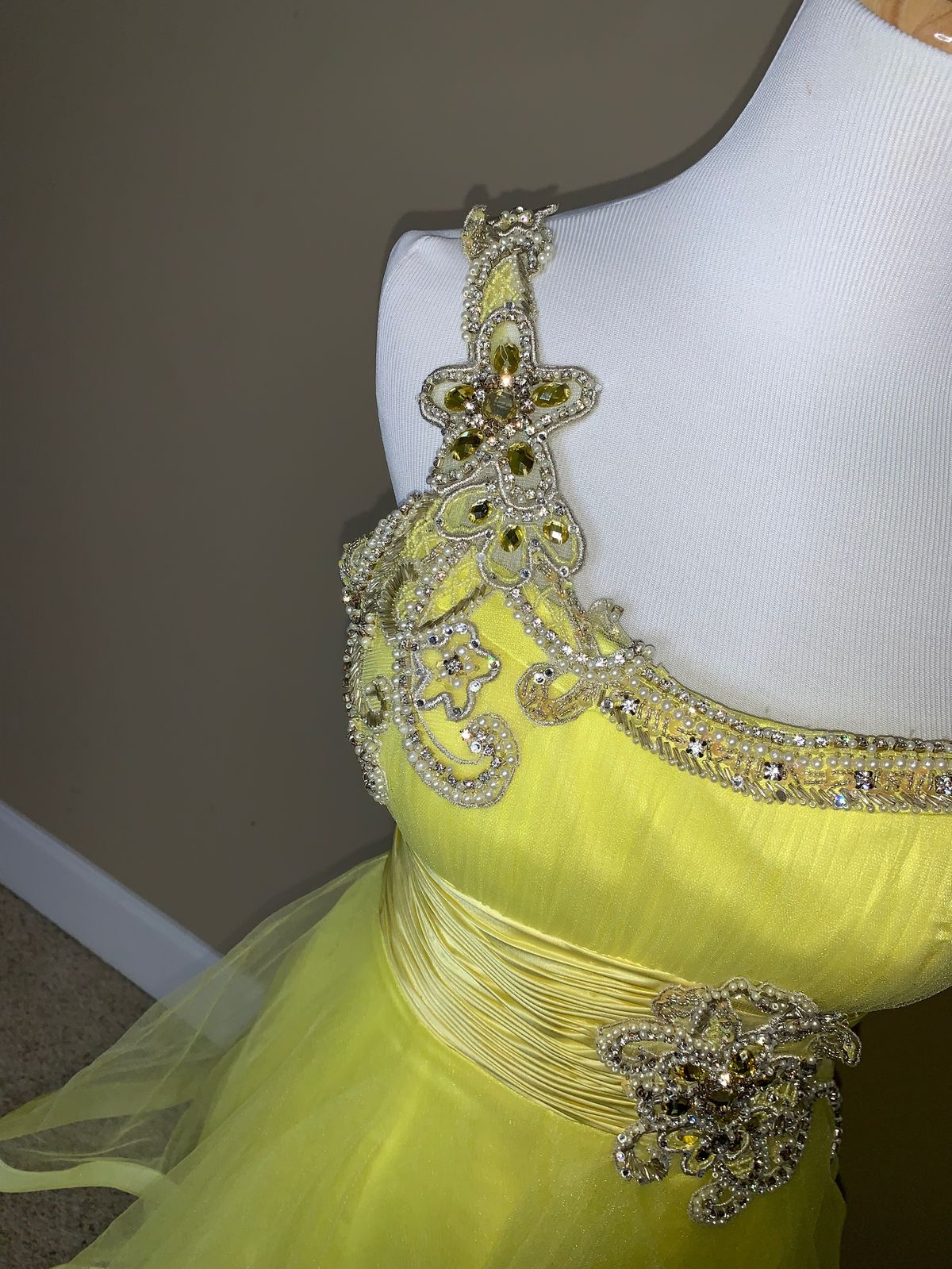 Sherri Hill Size 2 Prom One Shoulder Yellow Dress With Train on Queenly