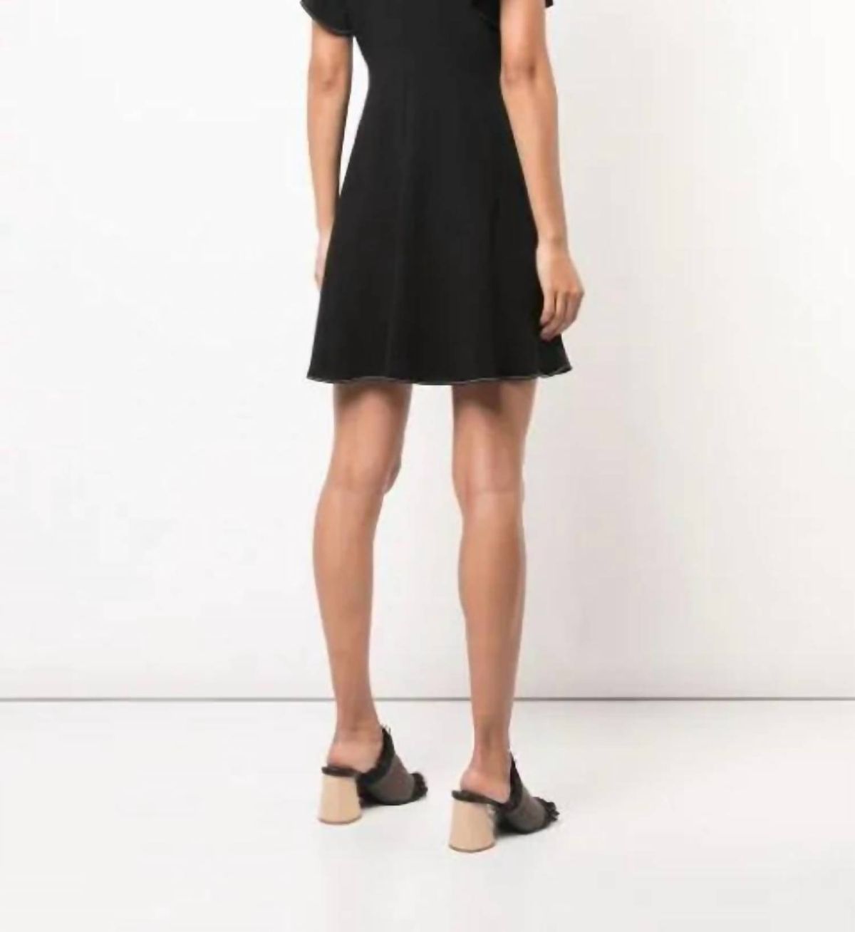 Style 1-3139317955-1498 cinq a sept Size 4 Black Cocktail Dress on Queenly