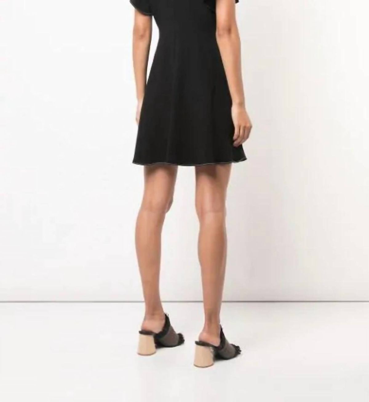 Style 1-3139317955-1901 cinq a sept Size 6 Black Cocktail Dress on Queenly