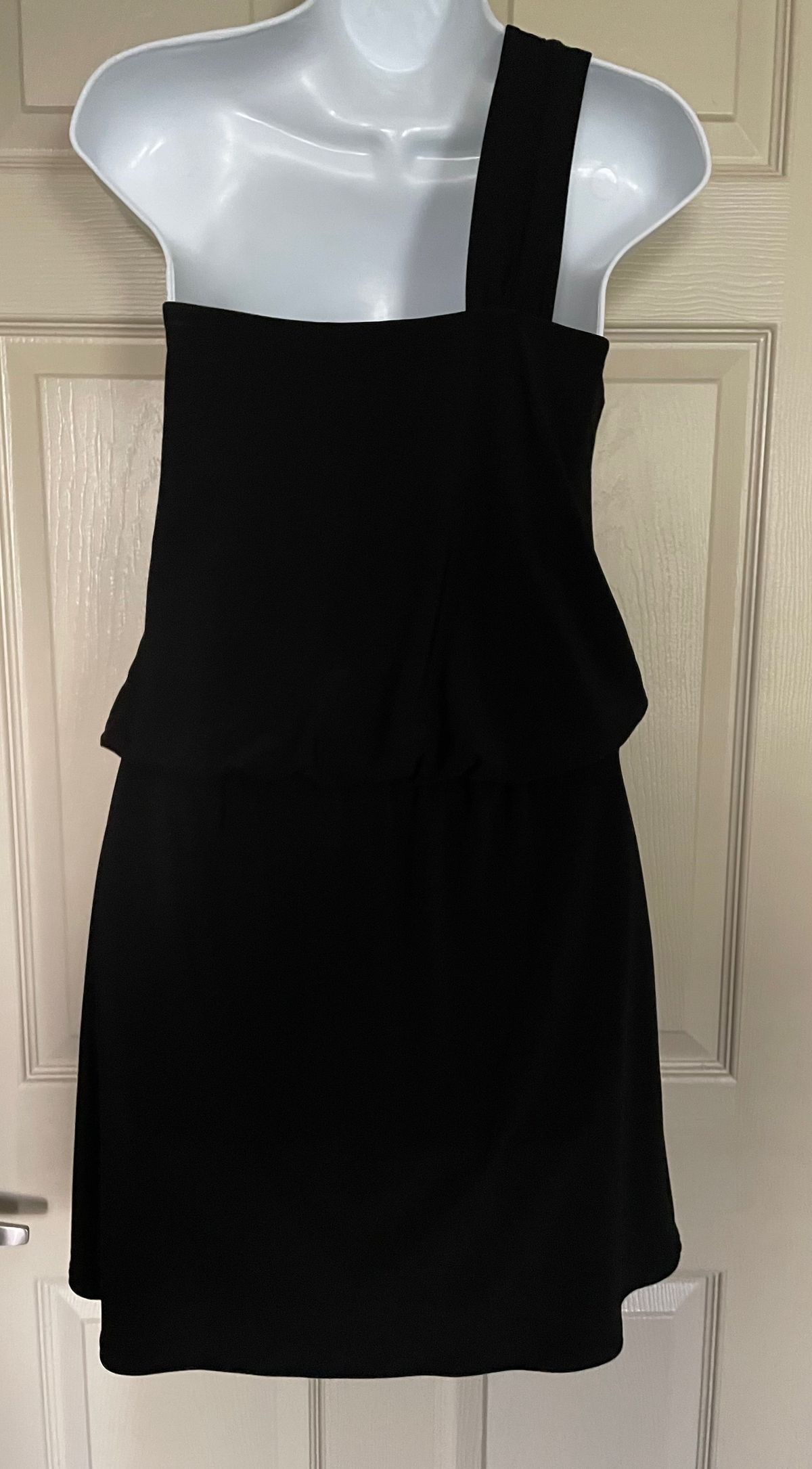 White House Black Market Size 0 One Shoulder Black Floor Length Maxi on Queenly