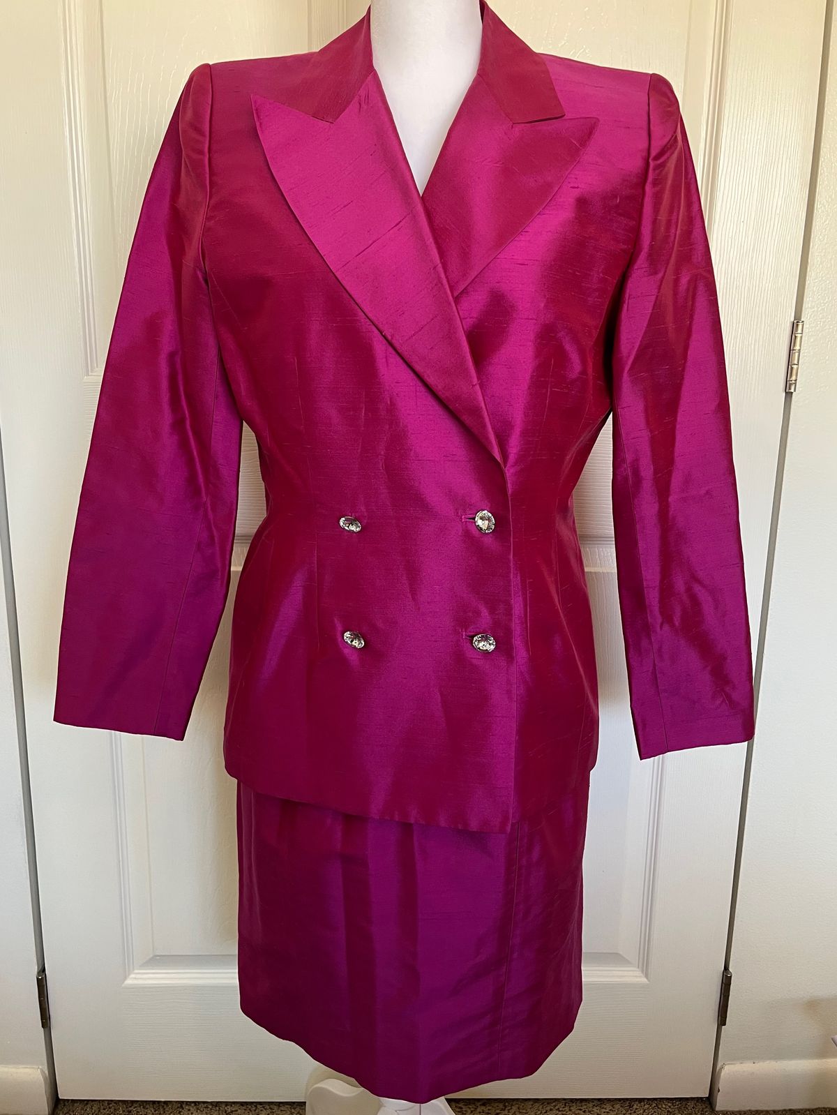 Size 6 Long Sleeve Satin Pink Cocktail Dress on Queenly