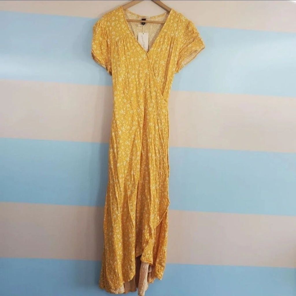 Size 10 Yellow Ball Gown on Queenly
