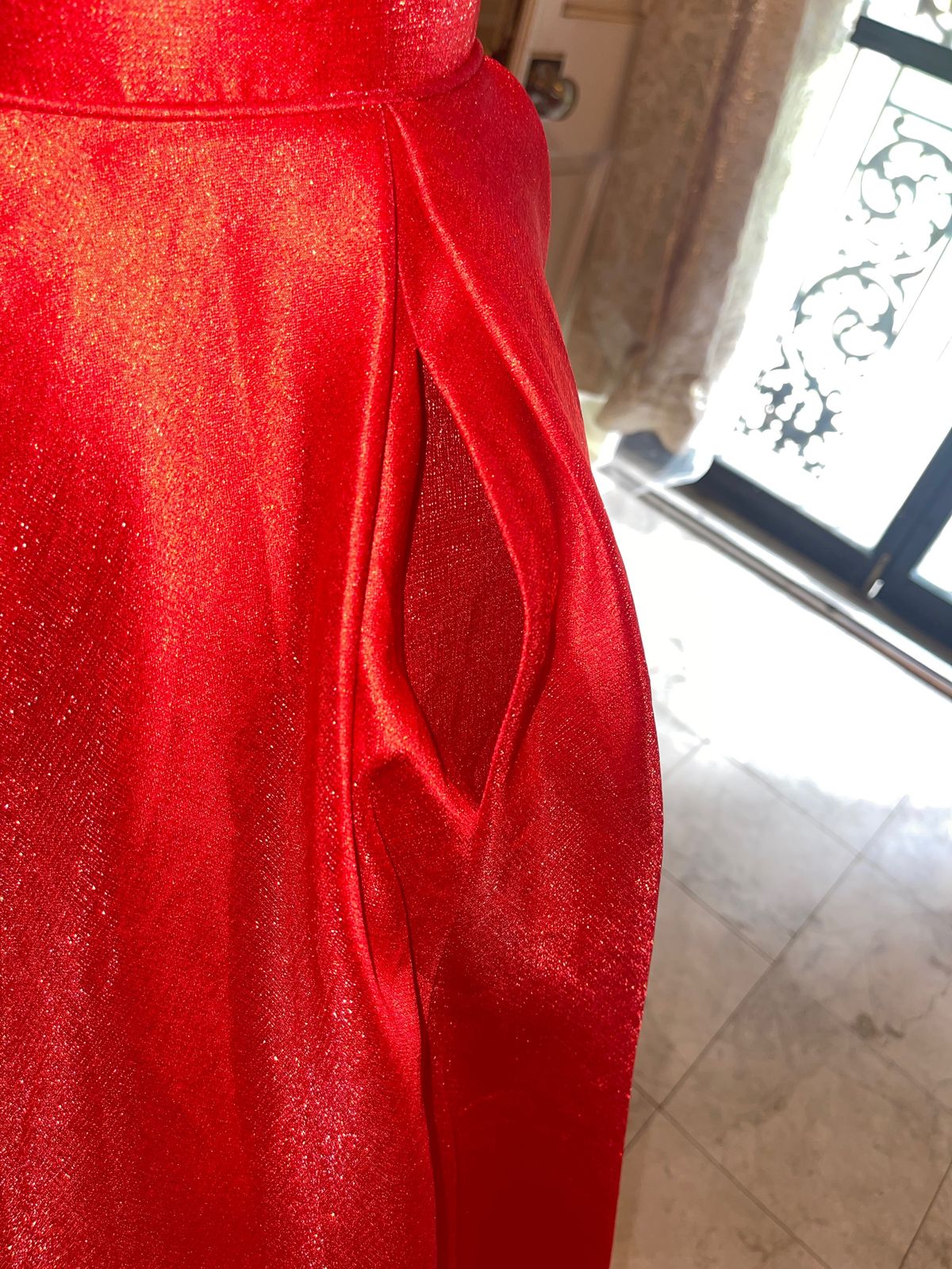 Juliet Size 4 Prom Plunge Red Ball Gown on Queenly