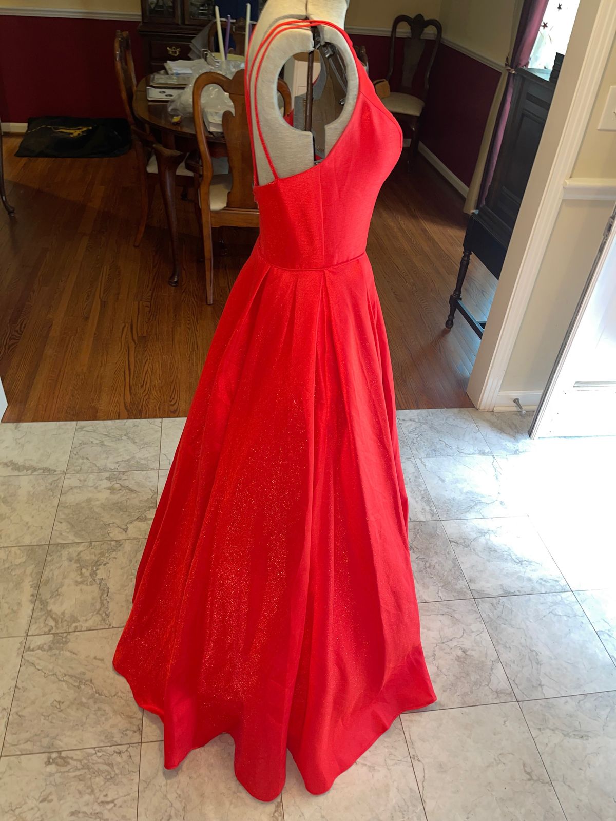 Juliet Size 4 Prom Plunge Red Ball Gown on Queenly