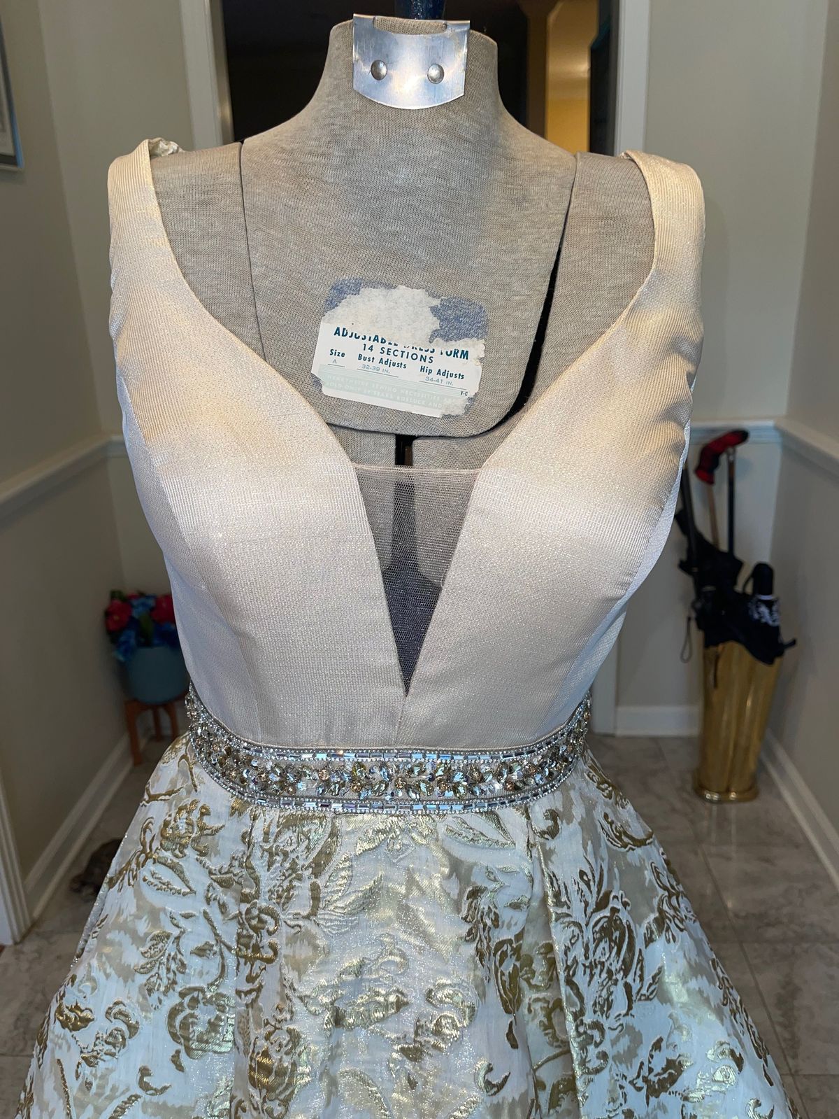 Panoply Size 4 Prom Plunge Gold Ball Gown on Queenly
