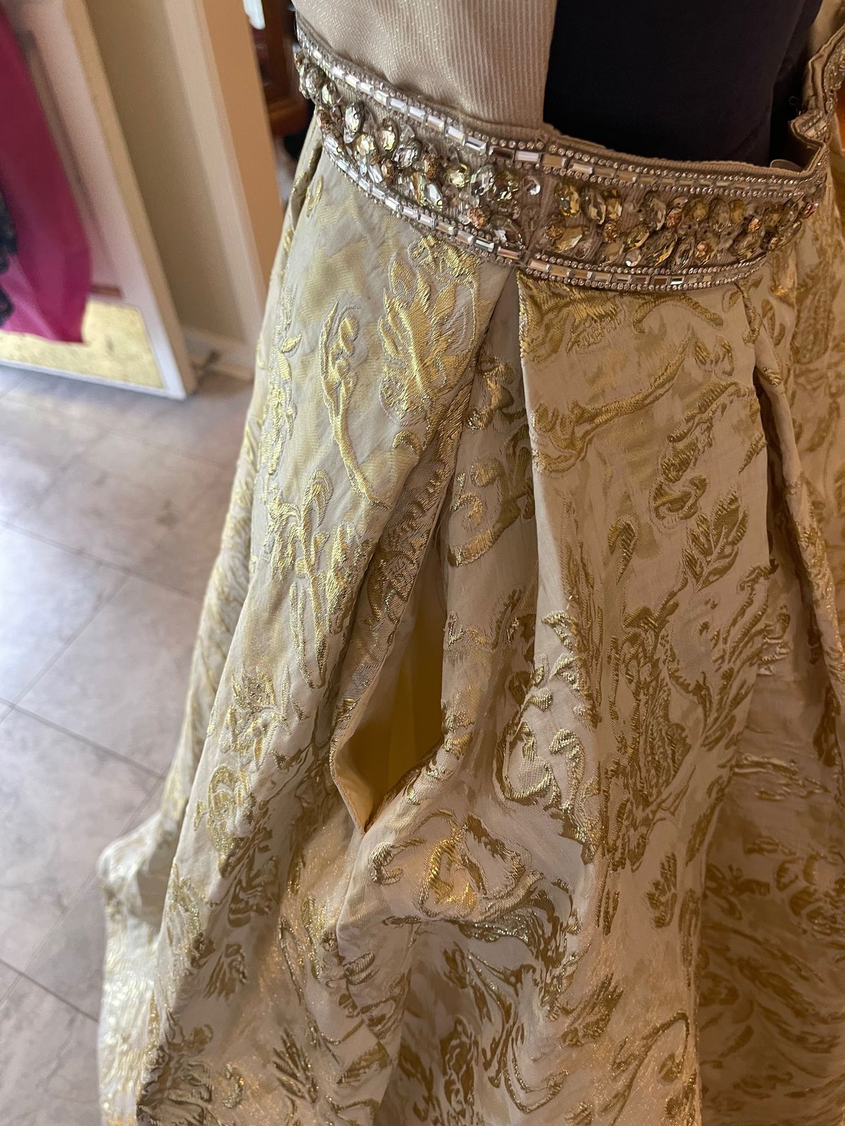 Panoply Size 4 Prom Plunge Gold Ball Gown on Queenly