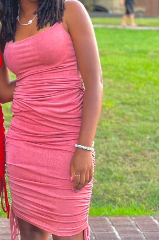 Macy's Size M Prom Plunge Pink Cocktail Dress on Queenly