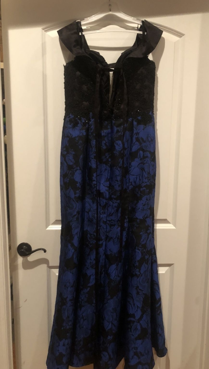 Size 14 Prom Black A-line Dress on Queenly