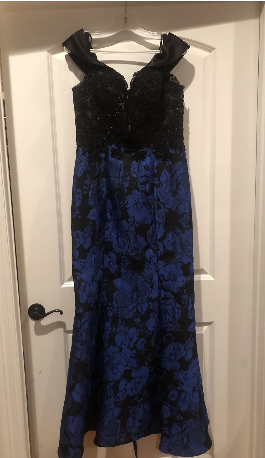 Size 14 Prom Black A-line Dress on Queenly