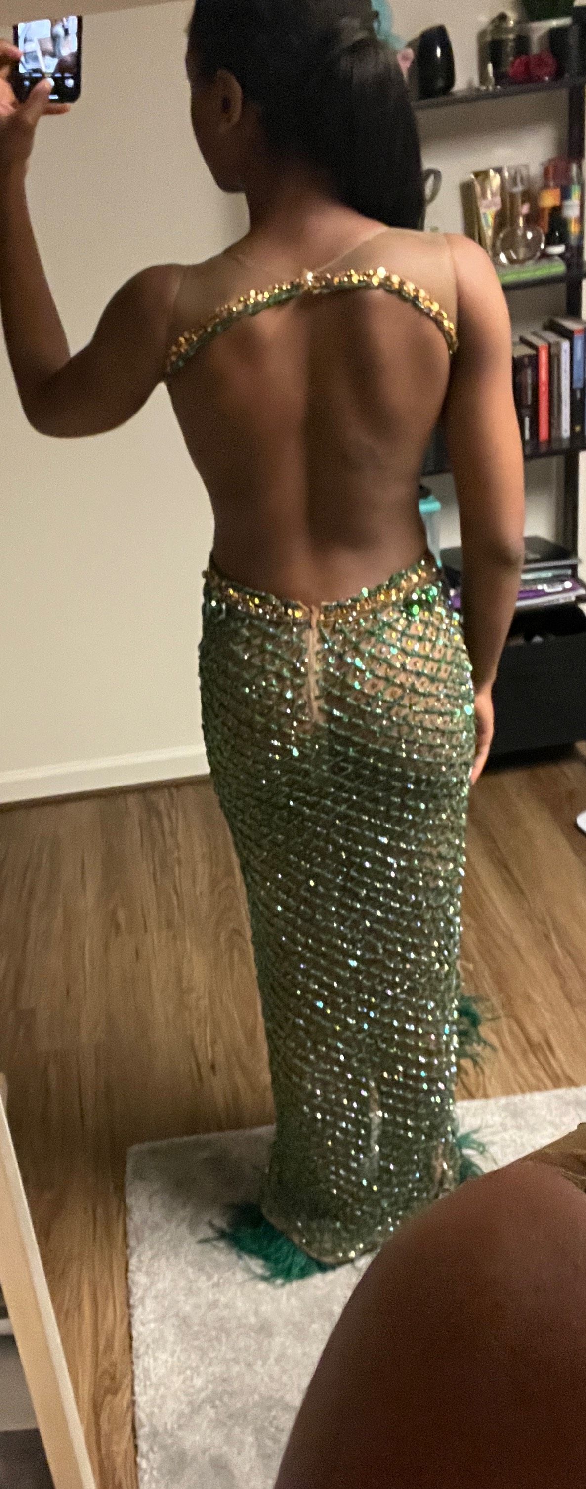 Ratee Siranan Size 0 Prom Plunge Sequined Emerald Green Side Slit Dress on Queenly