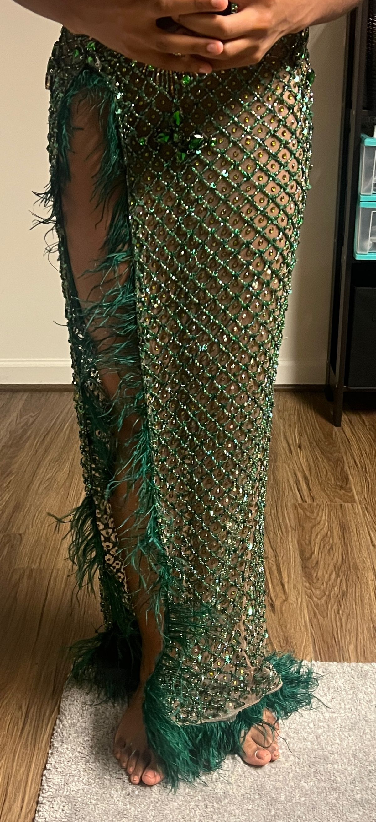 Ratee Siranan Size 0 Prom Plunge Sequined Emerald Green Side Slit Dress on Queenly