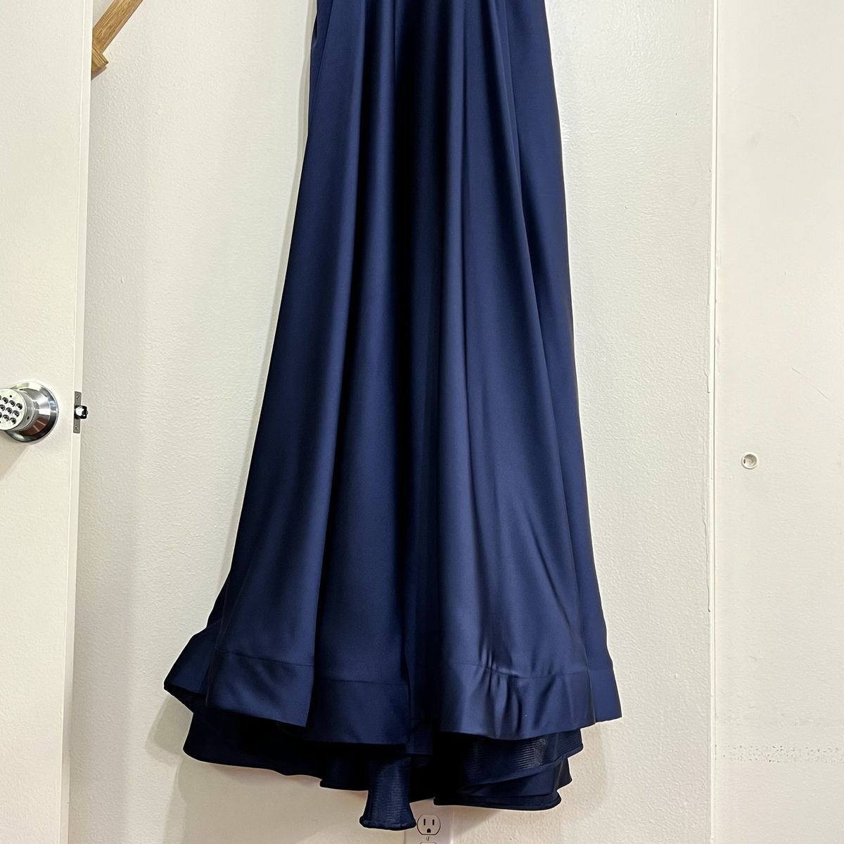 Style 28608 La Femme Size 8 Strapless Navy Blue Side Slit Dress on Queenly