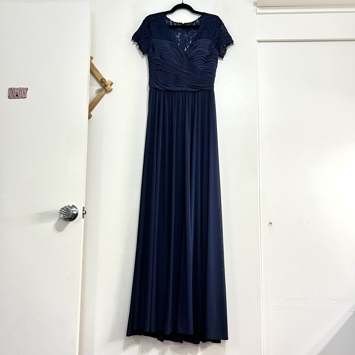 Style 29772 La Femme Size 10 Cap Sleeve Floral Navy Blue Floor Length Maxi on Queenly