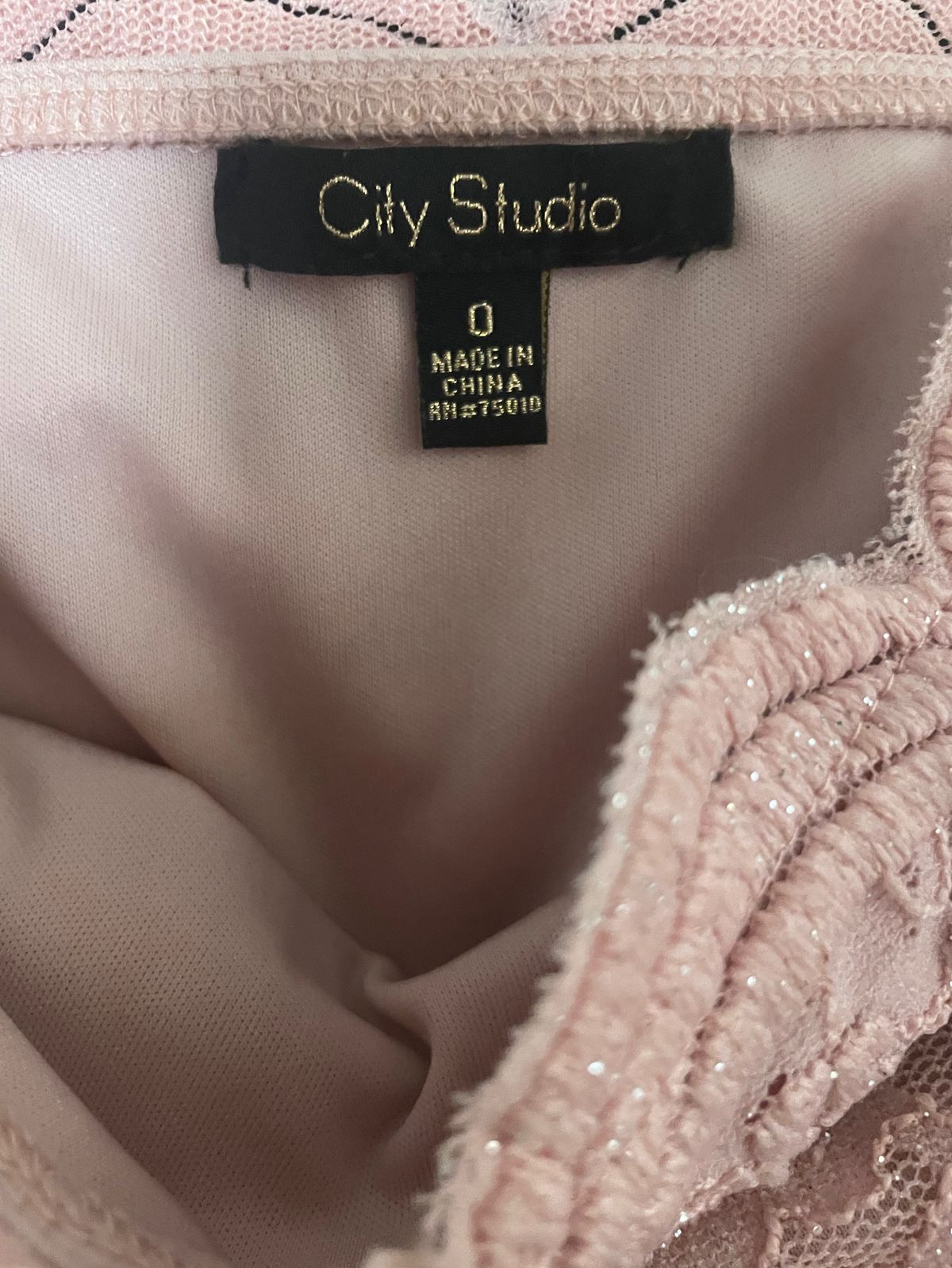 Style I don’t know. City studio Size 0 Prom Off The Shoulder Pink Cocktail Dress on Queenly