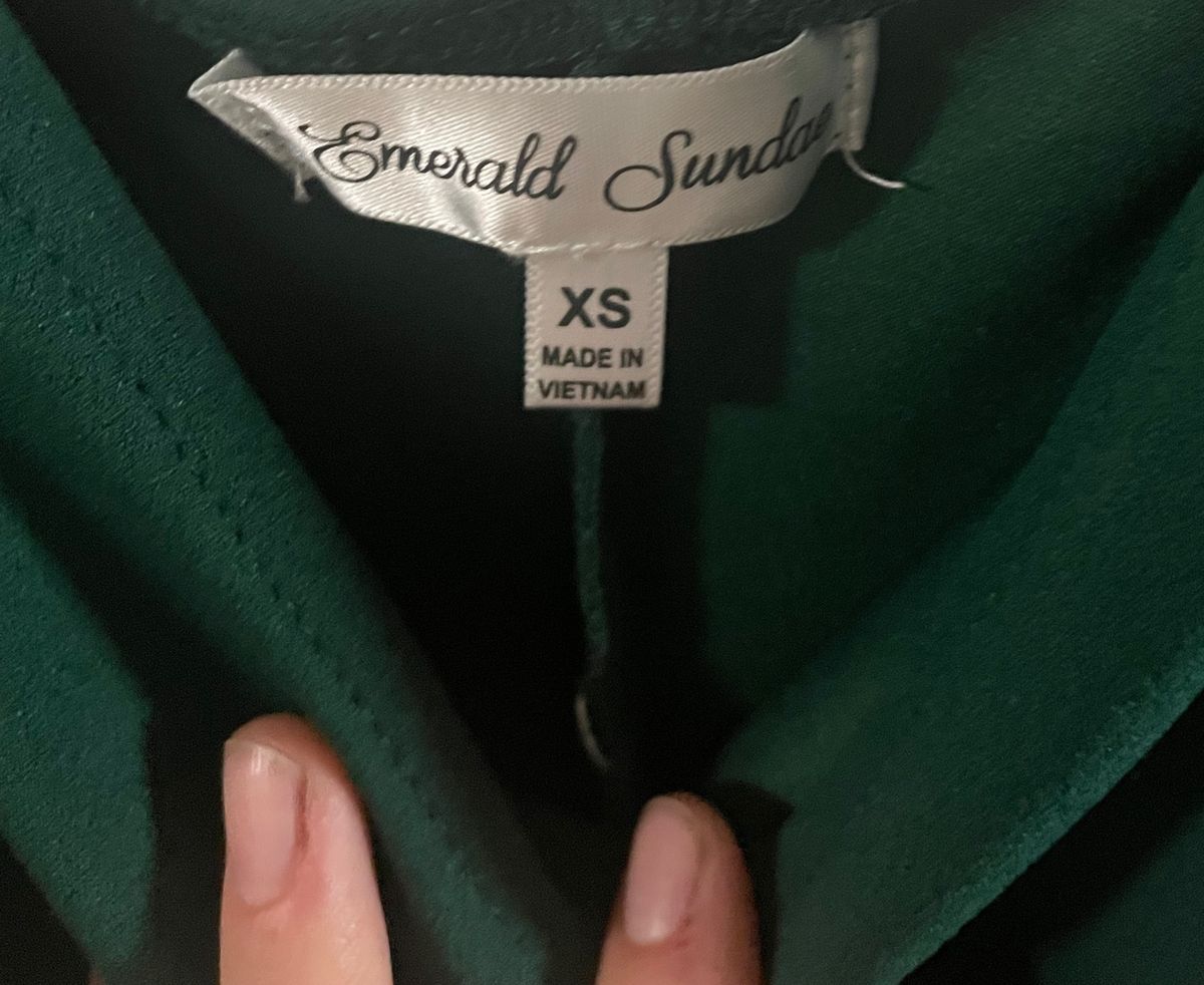 Emerald Sundae Size XS Prom Plunge Emerald Green Side Slit Dress on Queenly