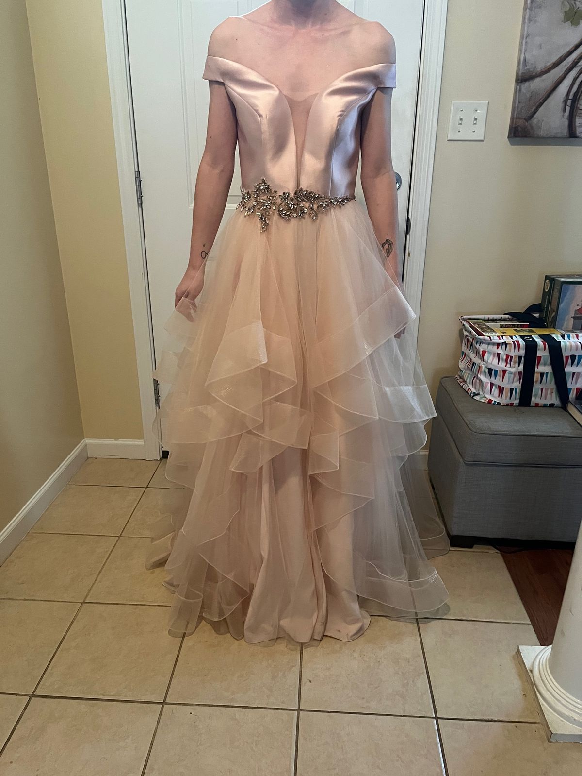 Size 4 Prom Off The Shoulder Pink Ball Gown on Queenly