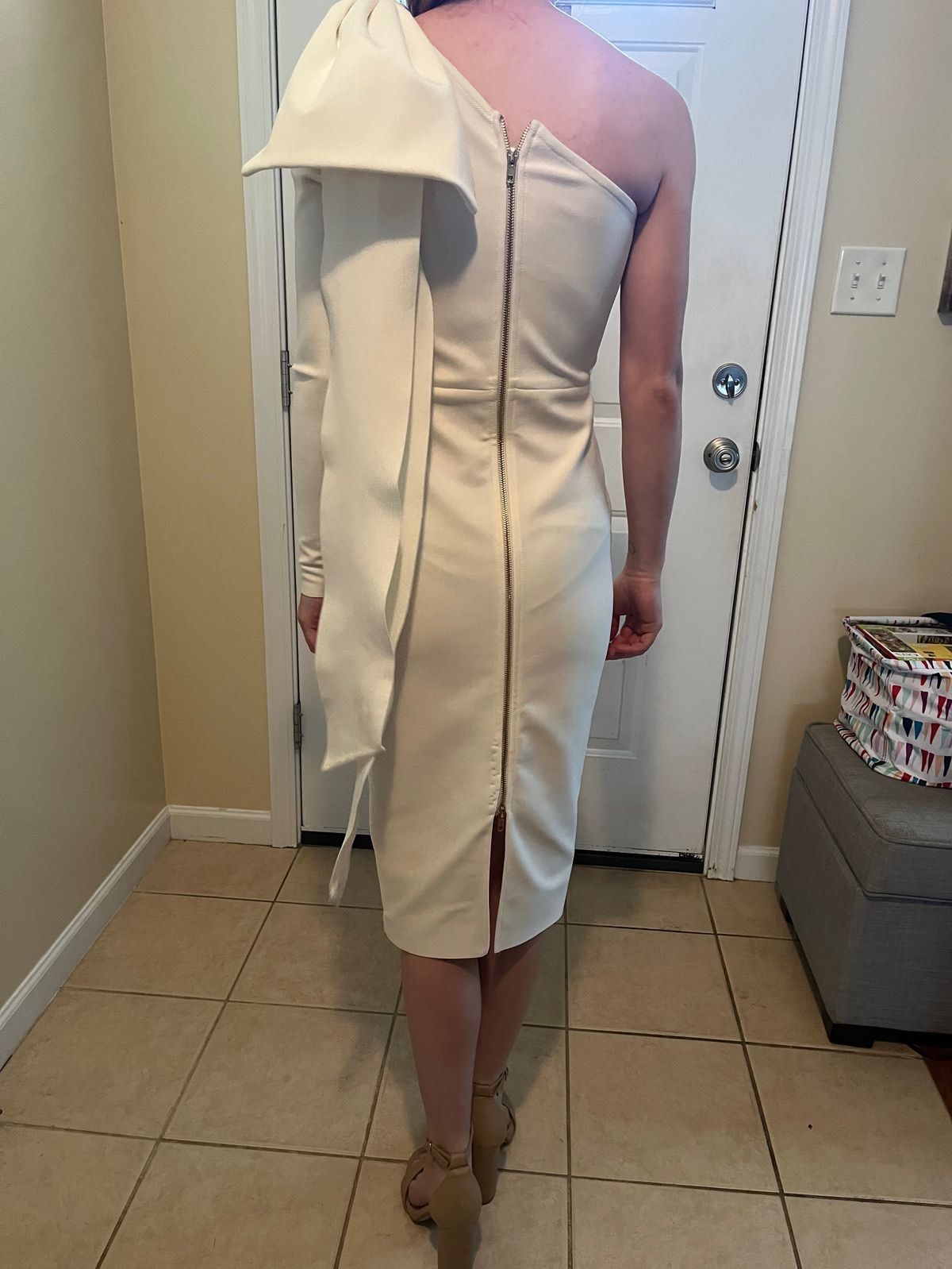 Size 2 Prom One Shoulder White Cocktail Dress on Queenly